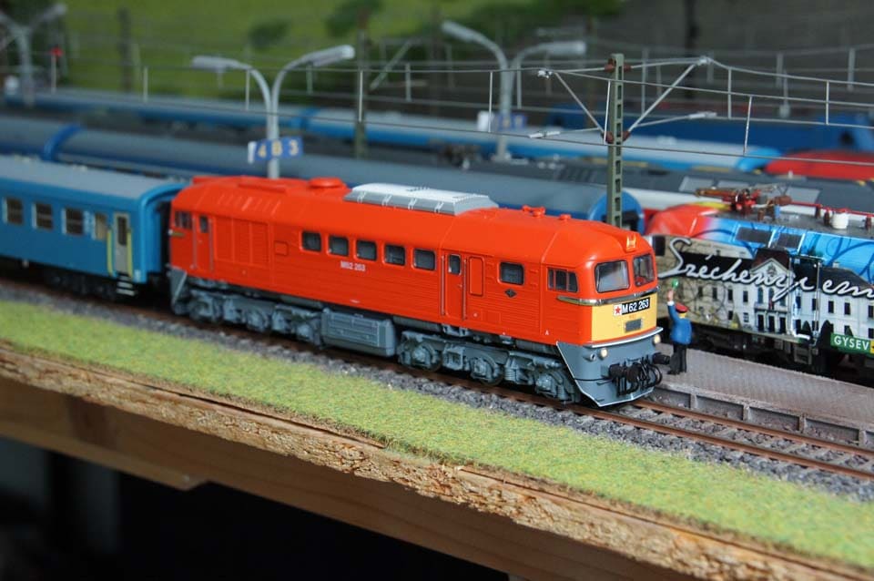 Roco HO M62 diesel locomotive in Hungarian orange, on a layout