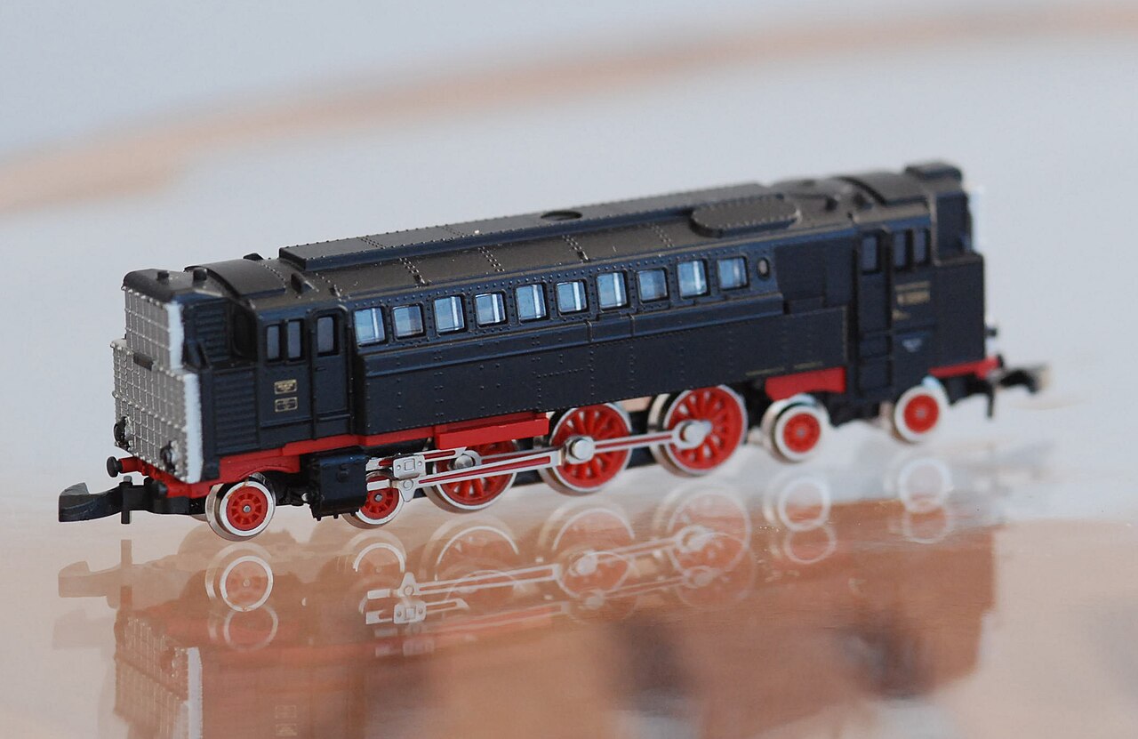 A Märklin Z scale model of a DR V120 locomotive on a reflective table